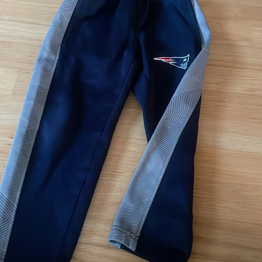 Kids NE PATRIOTS NFL Super bow athletic sweatpants, size 4/5 - Picture 4 of 5